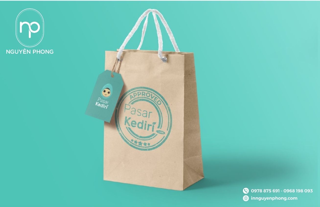 Mẫu thiết kế logo tạp hóa trên túi giấy kraft